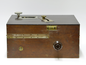 Photo of a dual tracking task apparatus